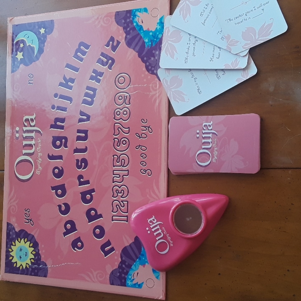 Hasbro Pink Quija Board Set